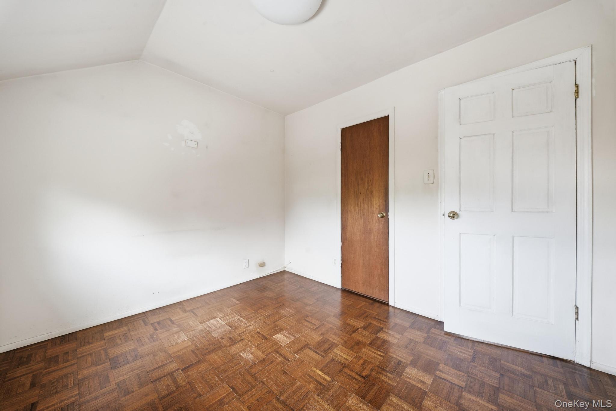 496 Windsor Place – For Sale photo 18