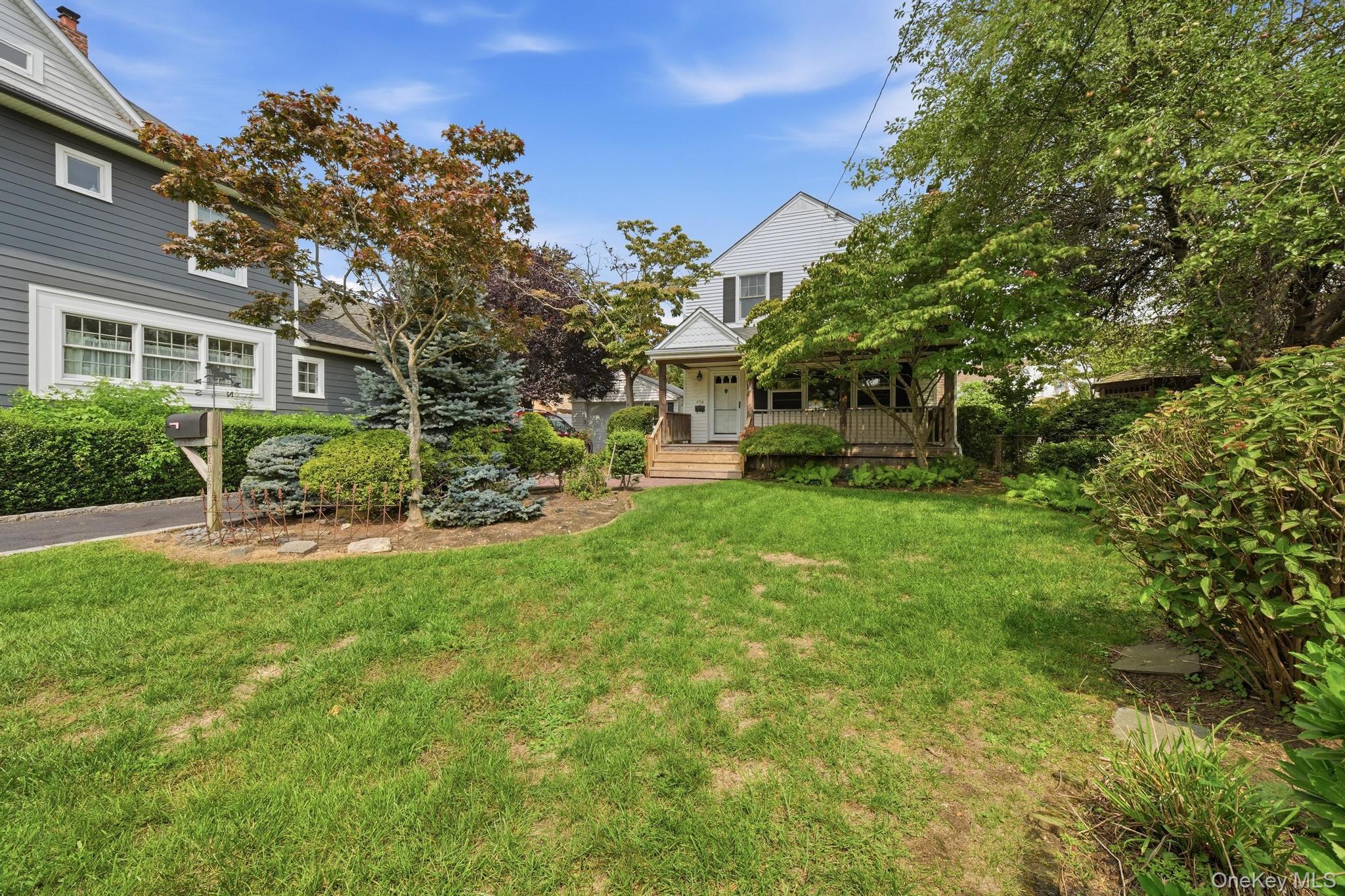 496 Windsor Place – For Sale photo 2