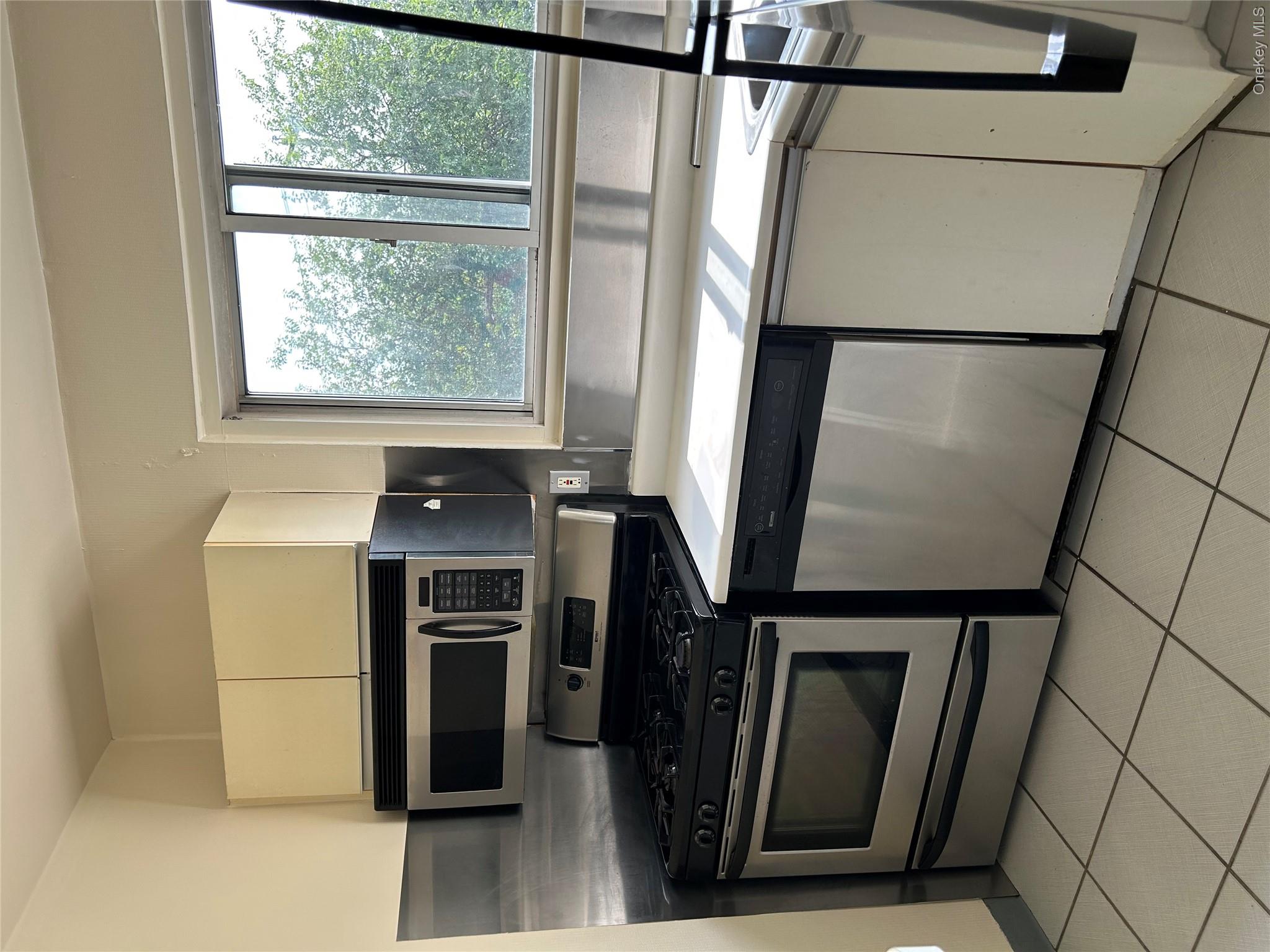 1027 Fenwood Drive Drive, Unit #3 photo 6