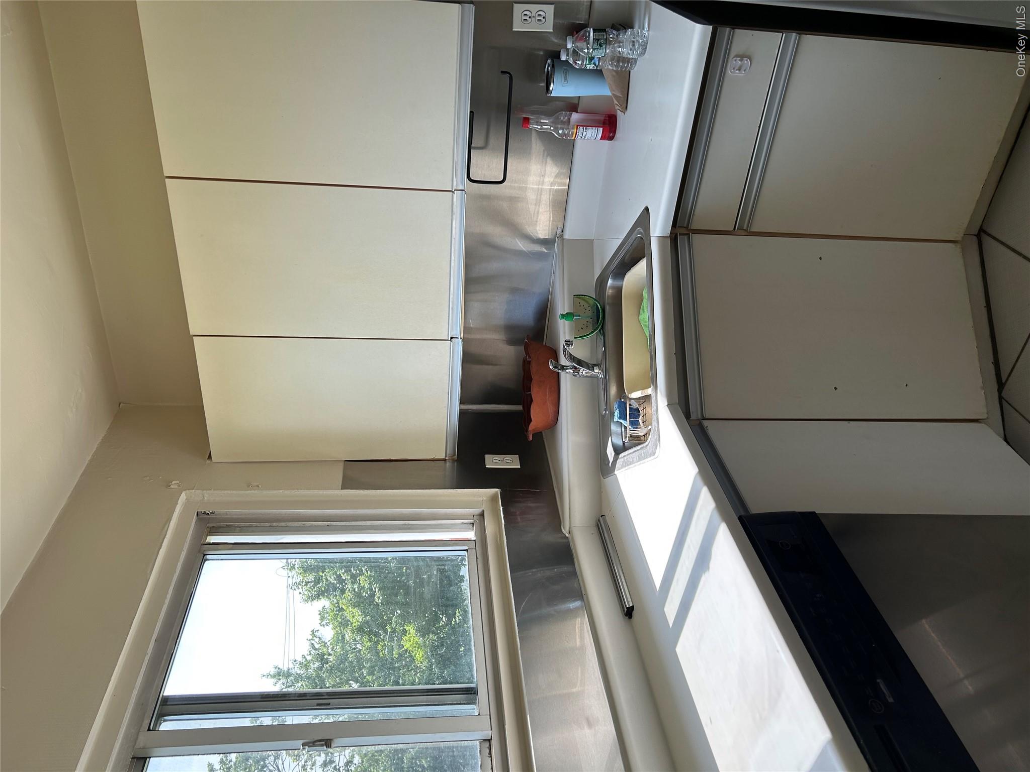 1027 Fenwood Drive Drive, Unit #3 photo 7