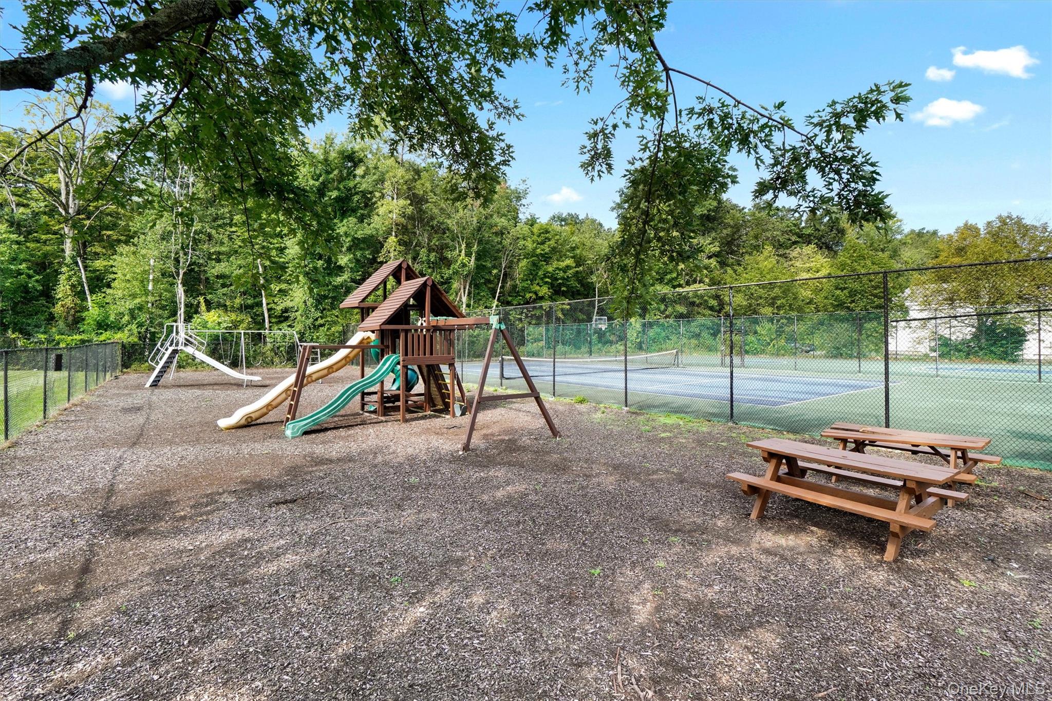 21 Scarborough Lane, Unit B photo 40