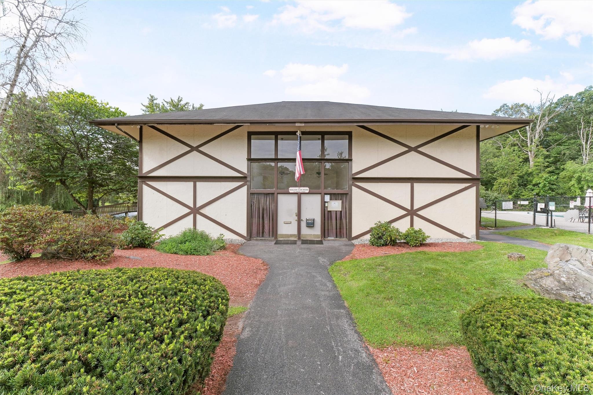 21 Scarborough Lane, Unit B photo 35