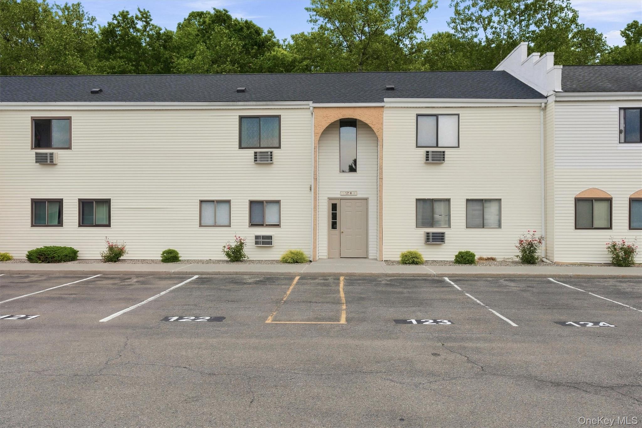 21 Scarborough Lane, Unit B photo 8