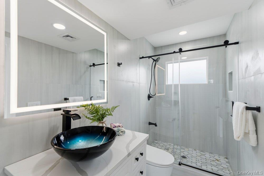 10 California Street – For Sale photo 16