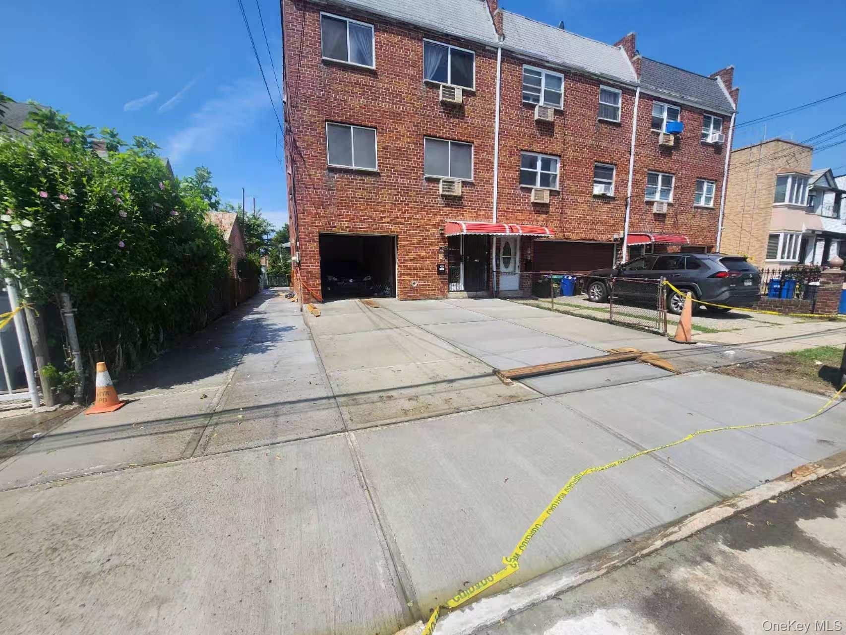 101-64 123 Street – For Sale