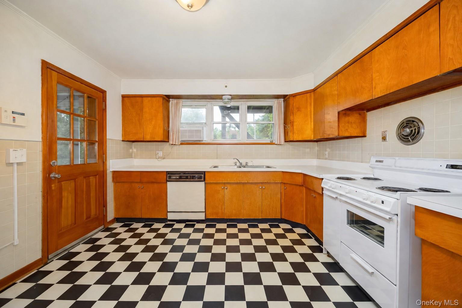 1261 Union Avenue – For Sale photo 5