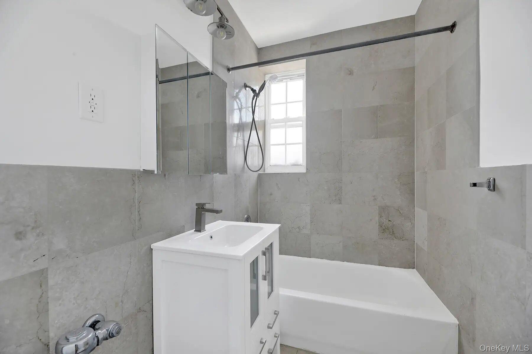 1 Ash Place, Unit 2L photo 4