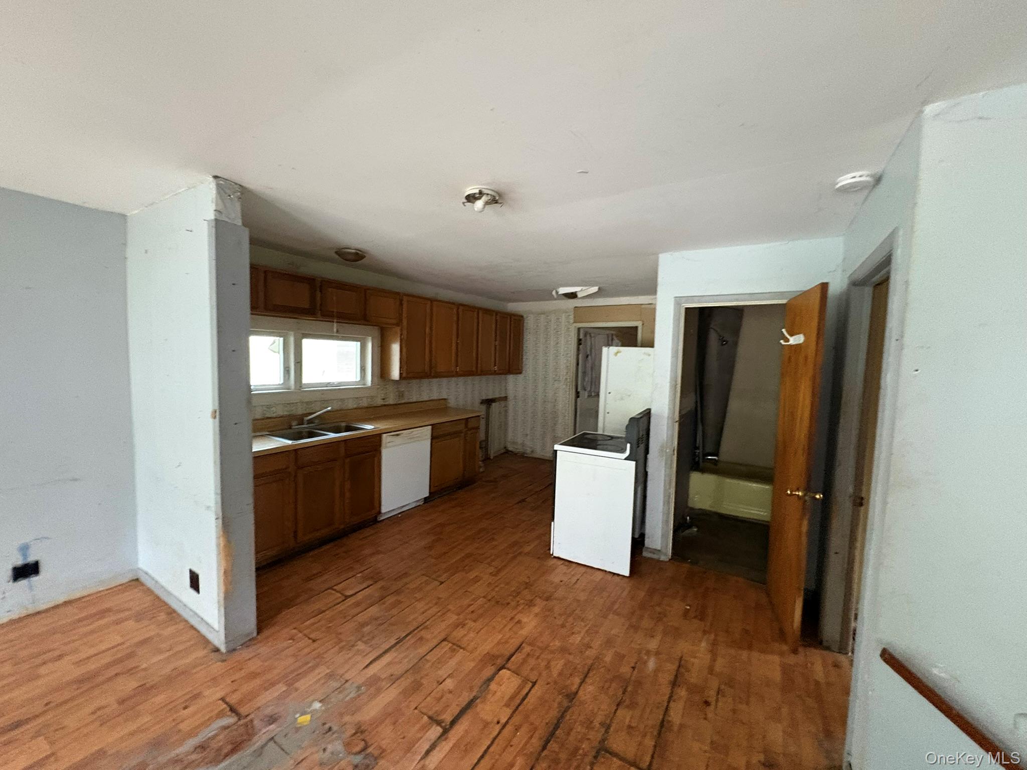18 Clark Street – For Sale photo 4