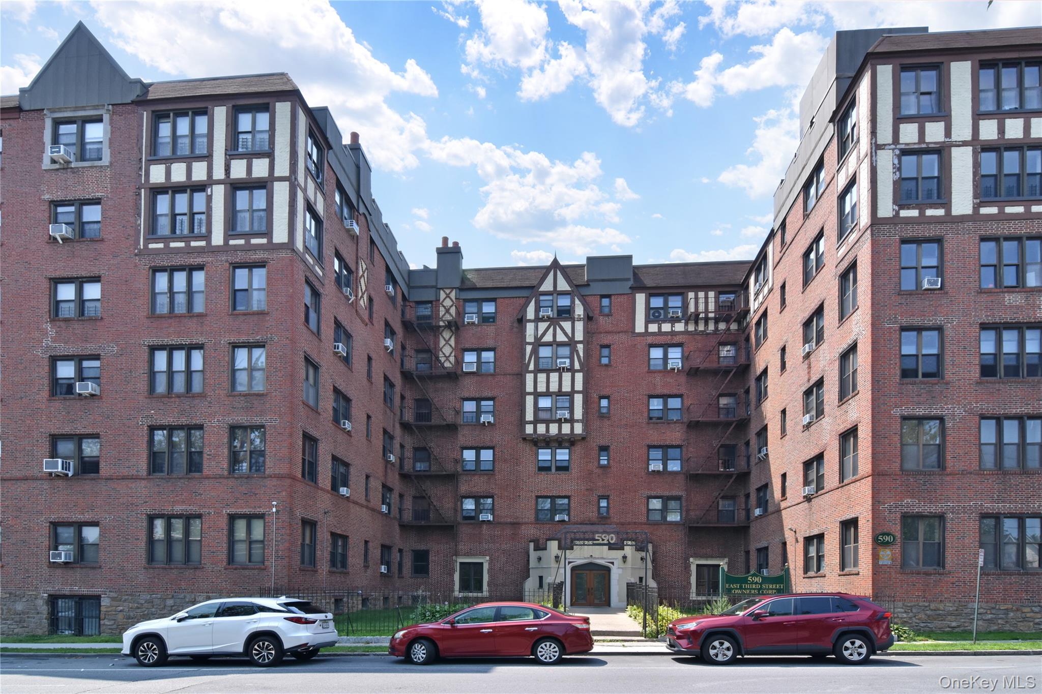 590 E 3rd Street, Unit 1M