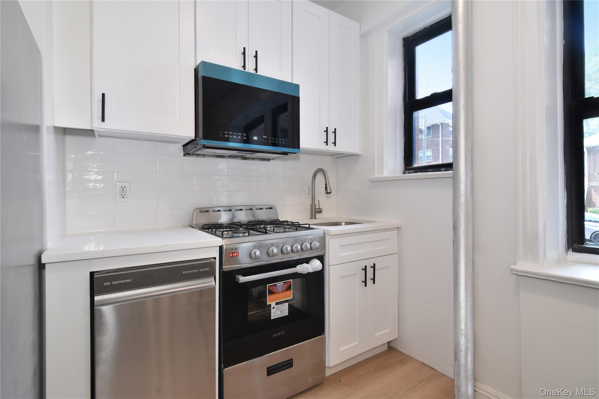 590 E 3rd Street, Unit 1M photo 17