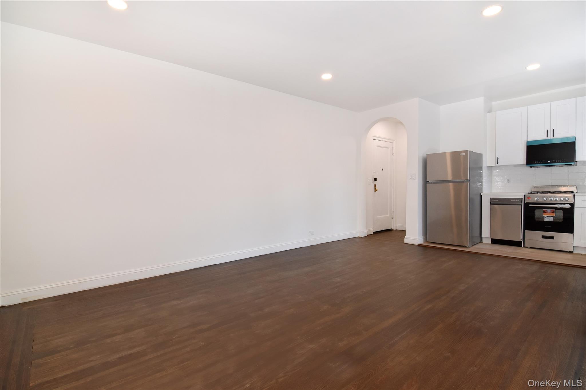 590 E 3rd Street, Unit 1M photo 14