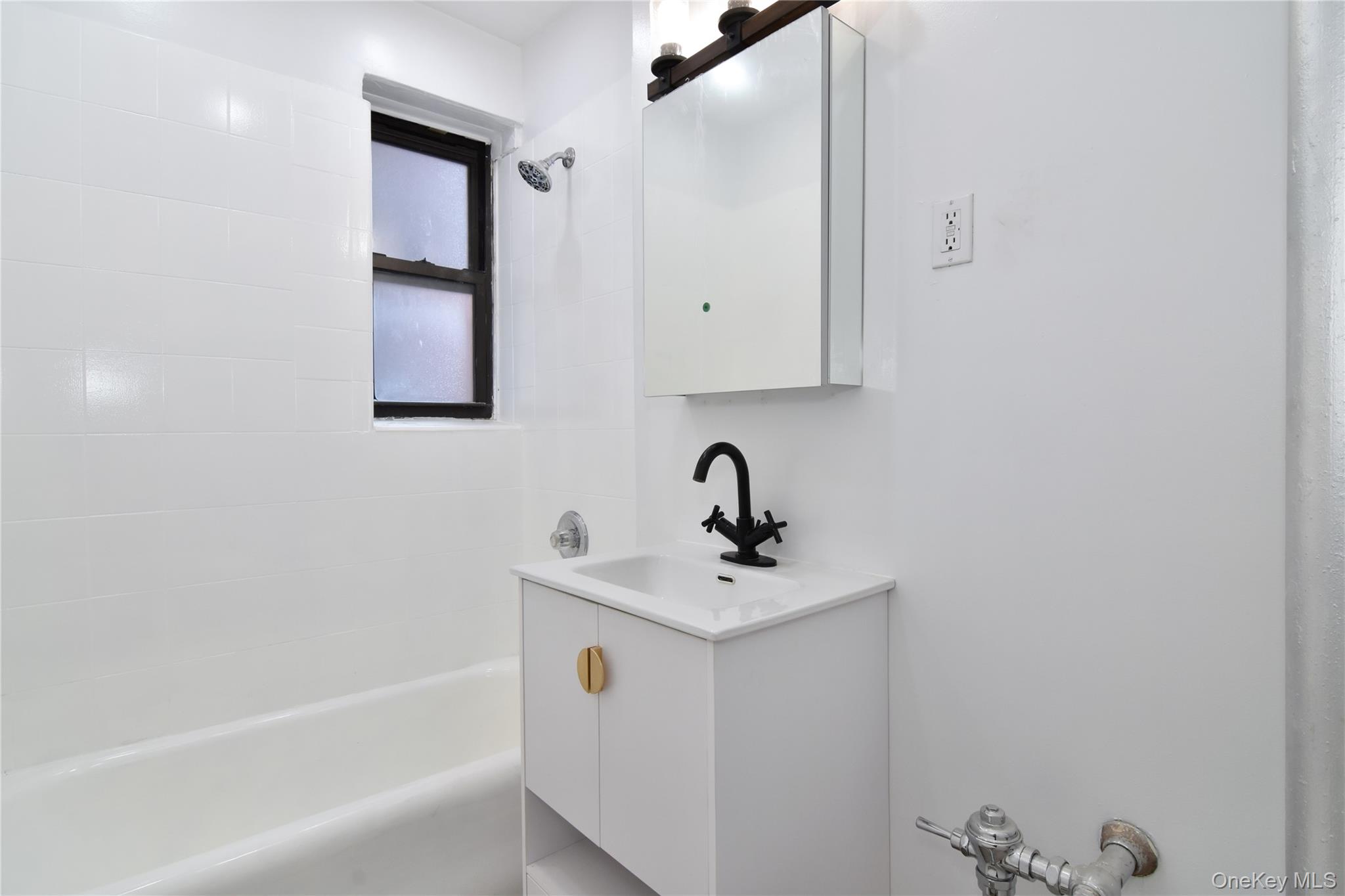 590 E 3rd Street, Unit 1M photo 11