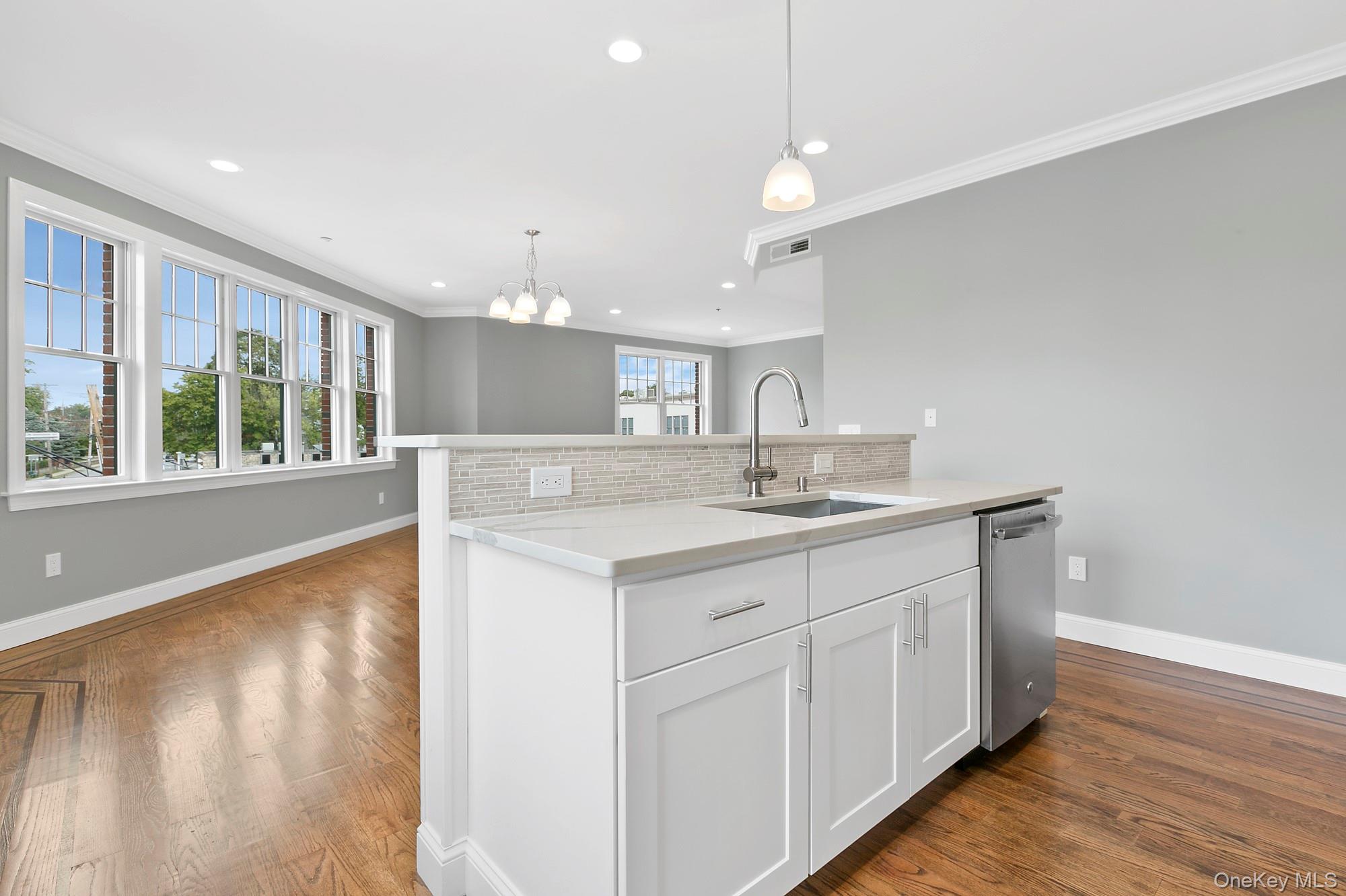 2 Ashford Avenue, Unit 4A photo 4