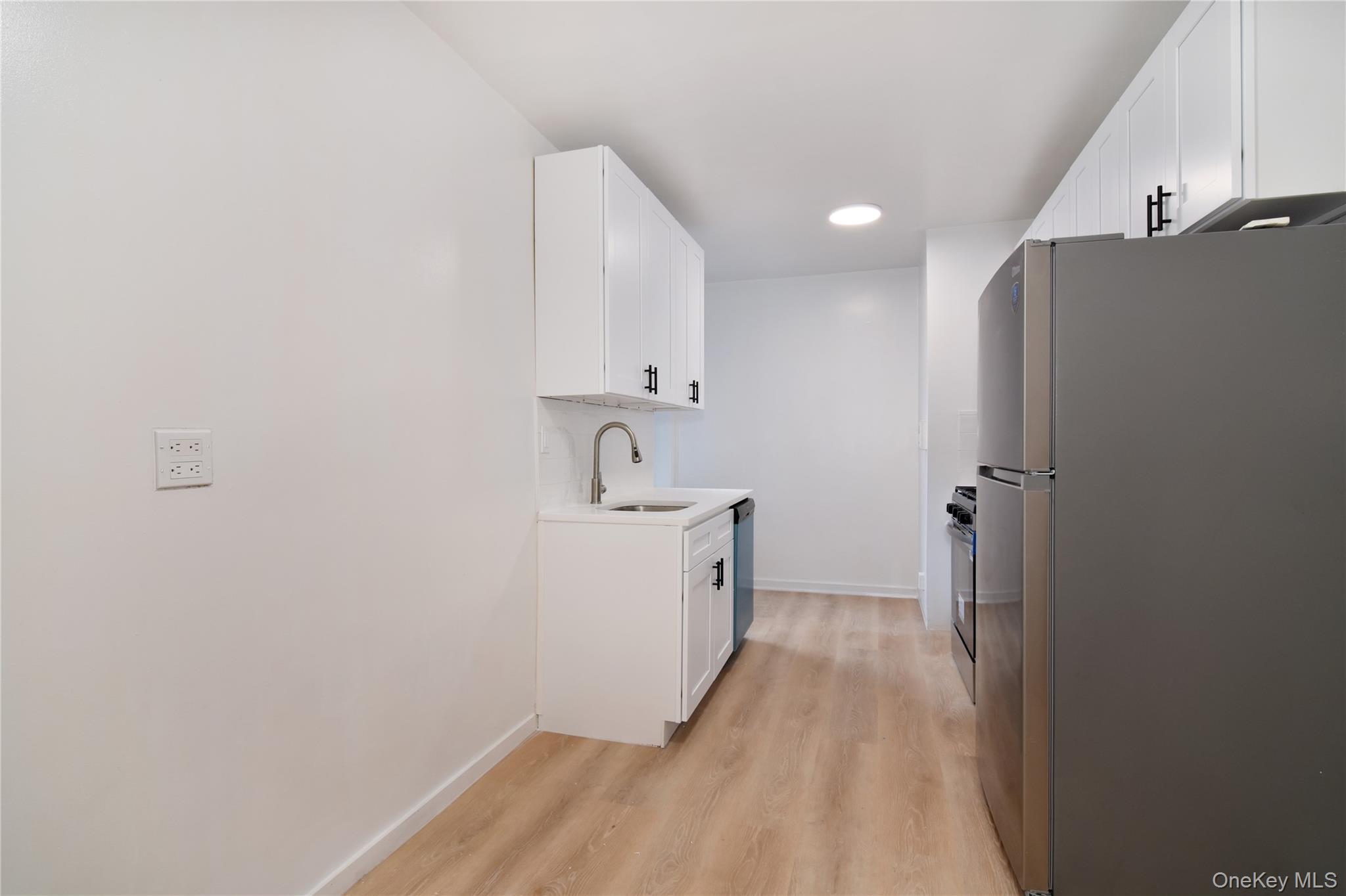 590 E 3rd Street, Unit 1L photo 3