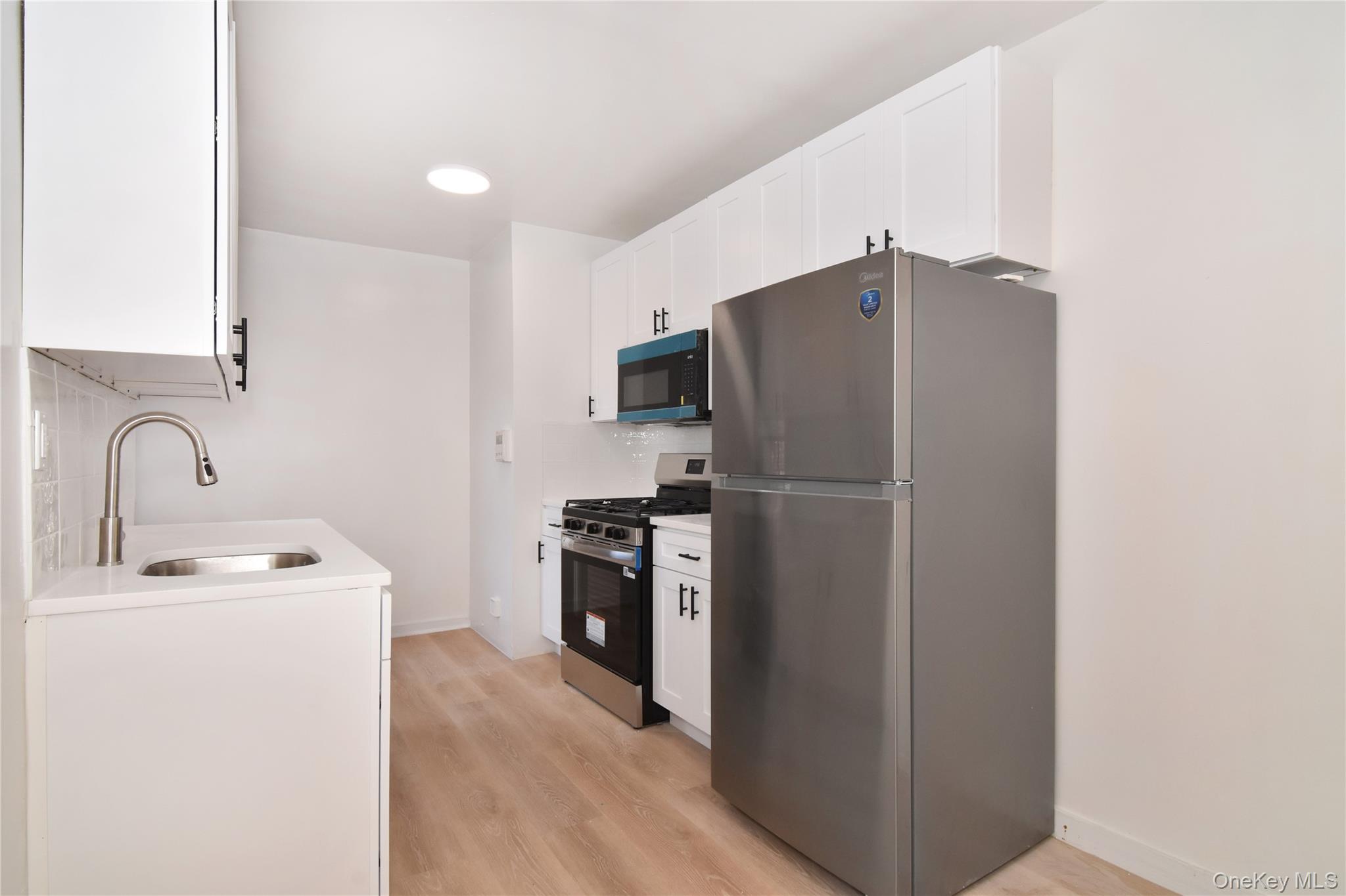 590 E 3rd Street, Unit 1L photo 4