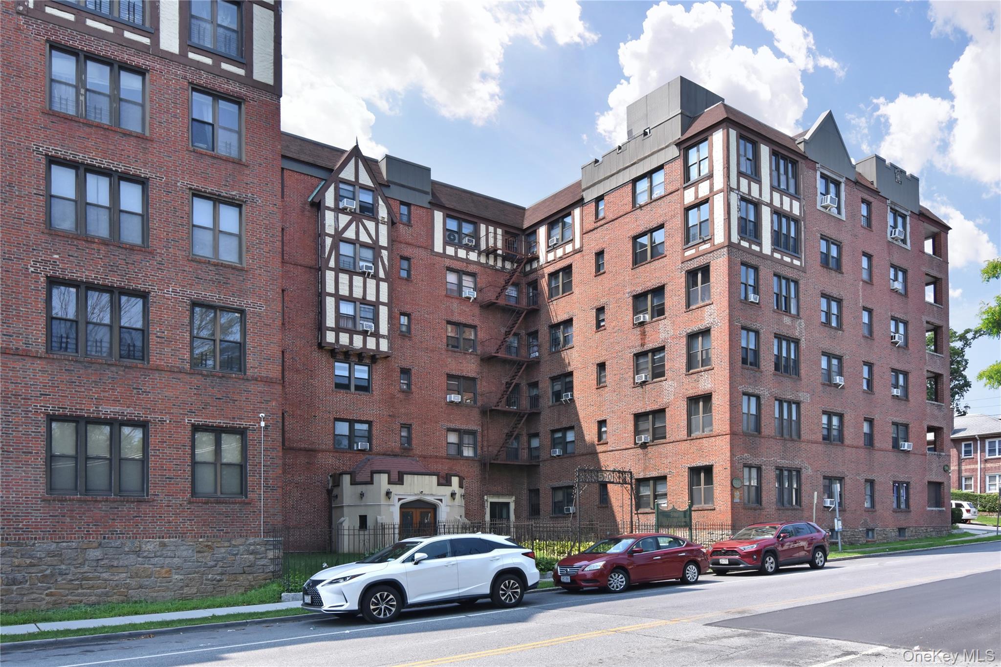 590 E 3rd Street, Unit 1L