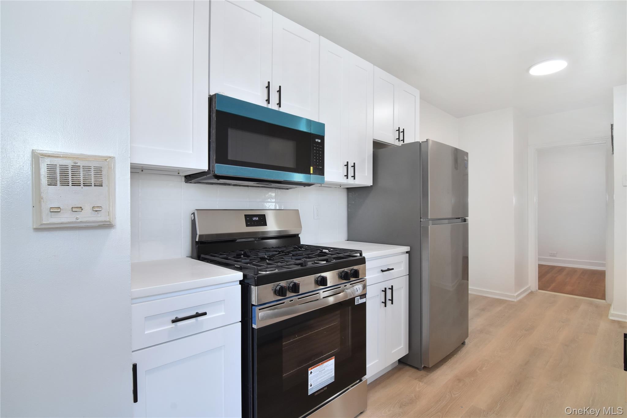 590 E 3rd Street, Unit 1L photo 2