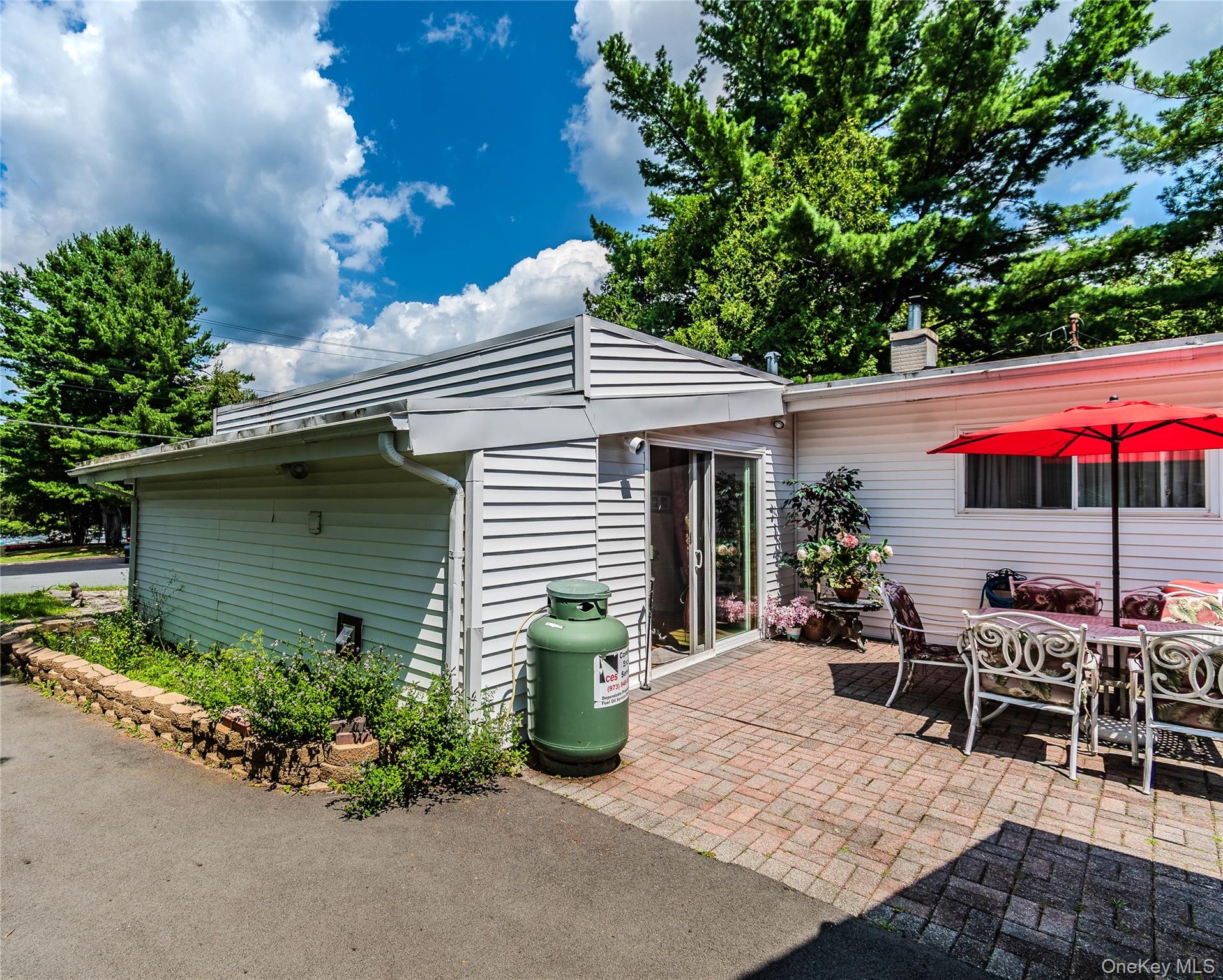 210 Lake Shore Drive E – For Sale photo 4