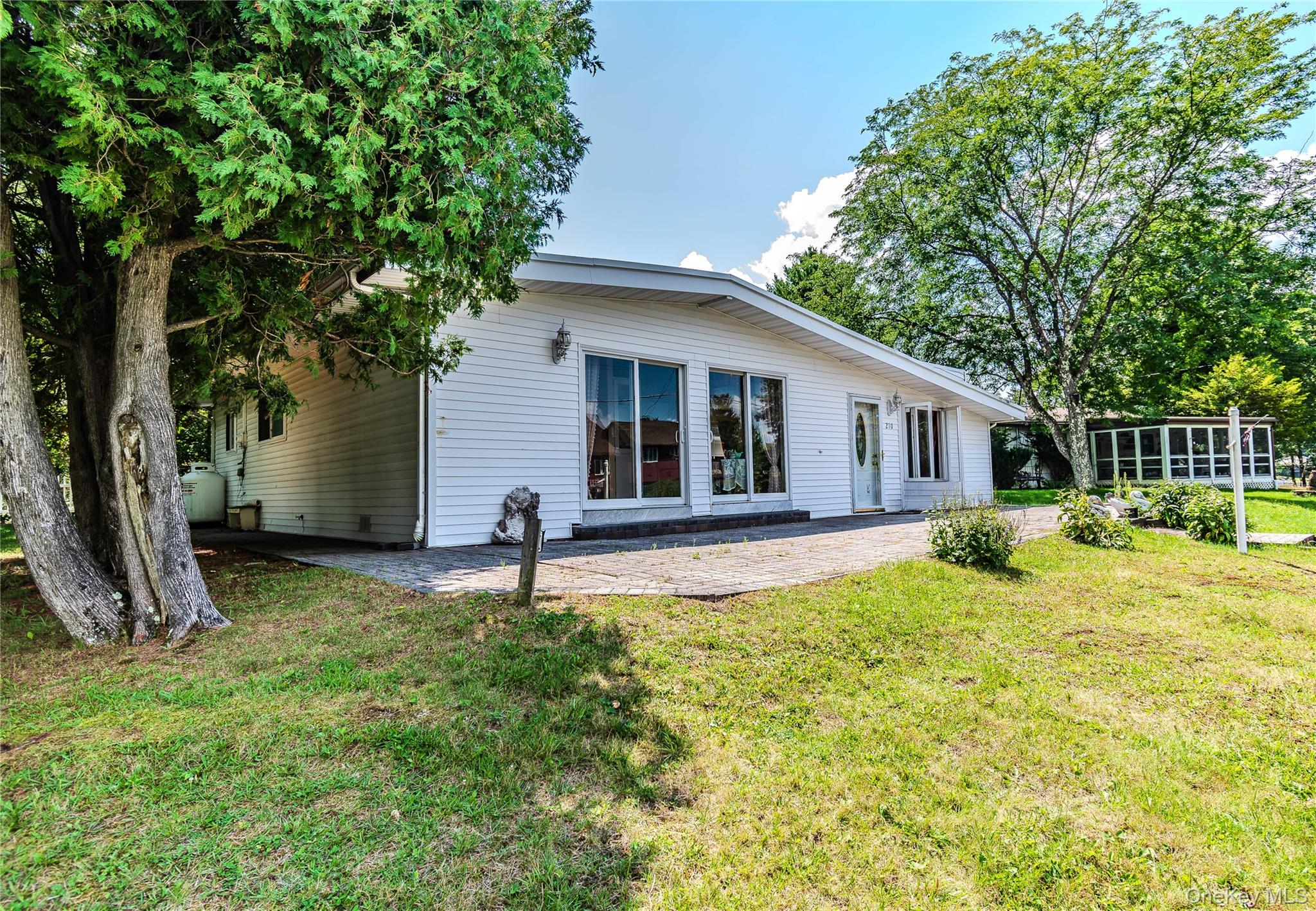 210 Lake Shore Drive E – For Sale photo 2