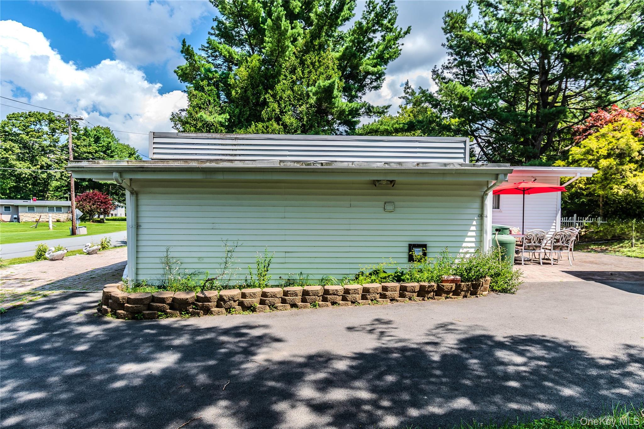 210 Lake Shore Drive E – For Sale photo 8