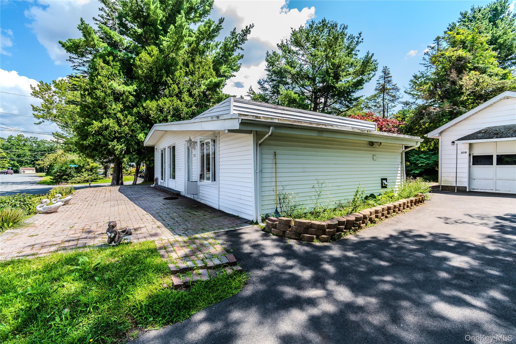 210 Lake Shore Drive E – For Sale photo 5