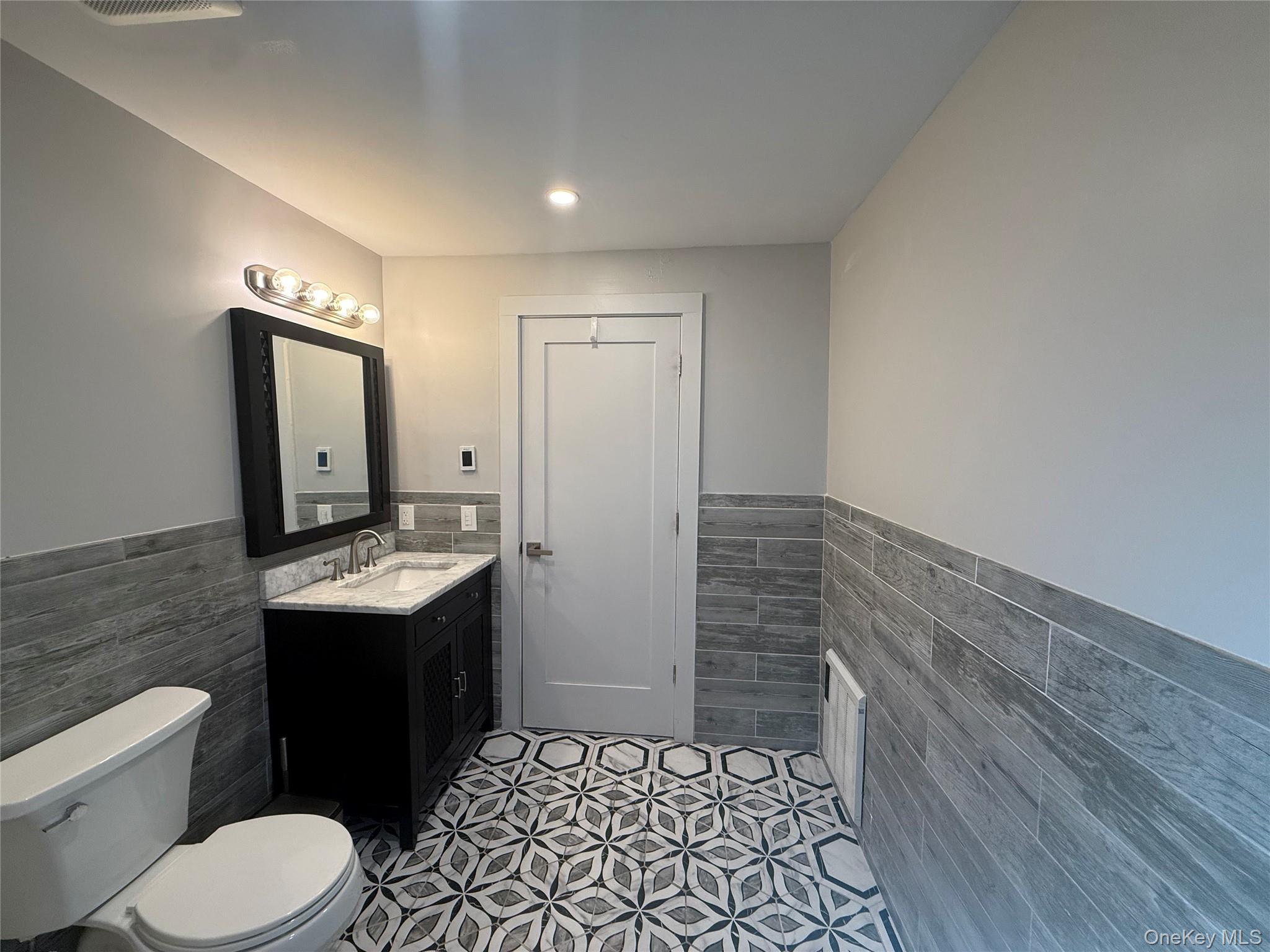 1521 Hone Ave Avenue – For Sale photo 12