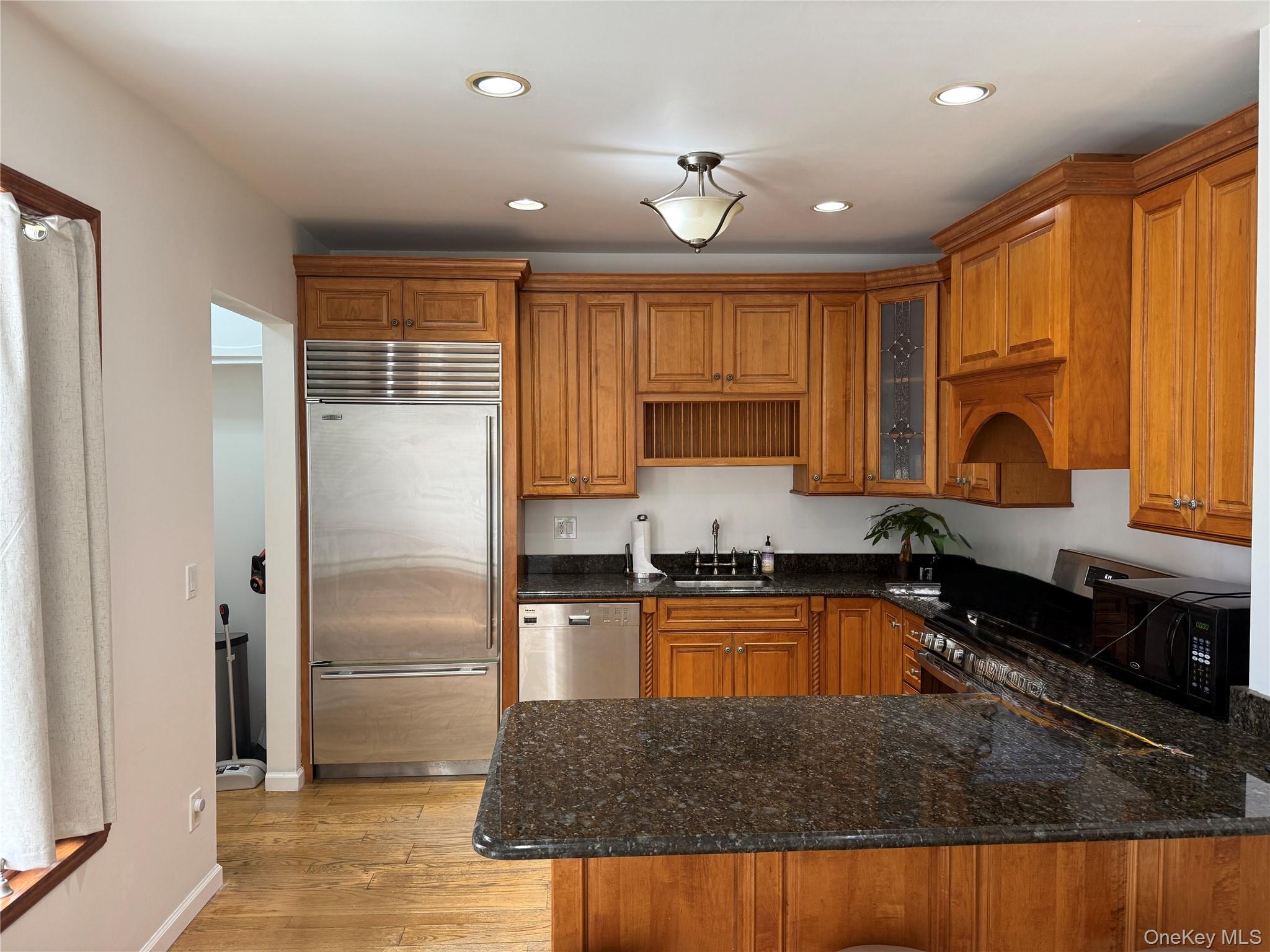 1521 Hone Ave Avenue – For Sale photo 2