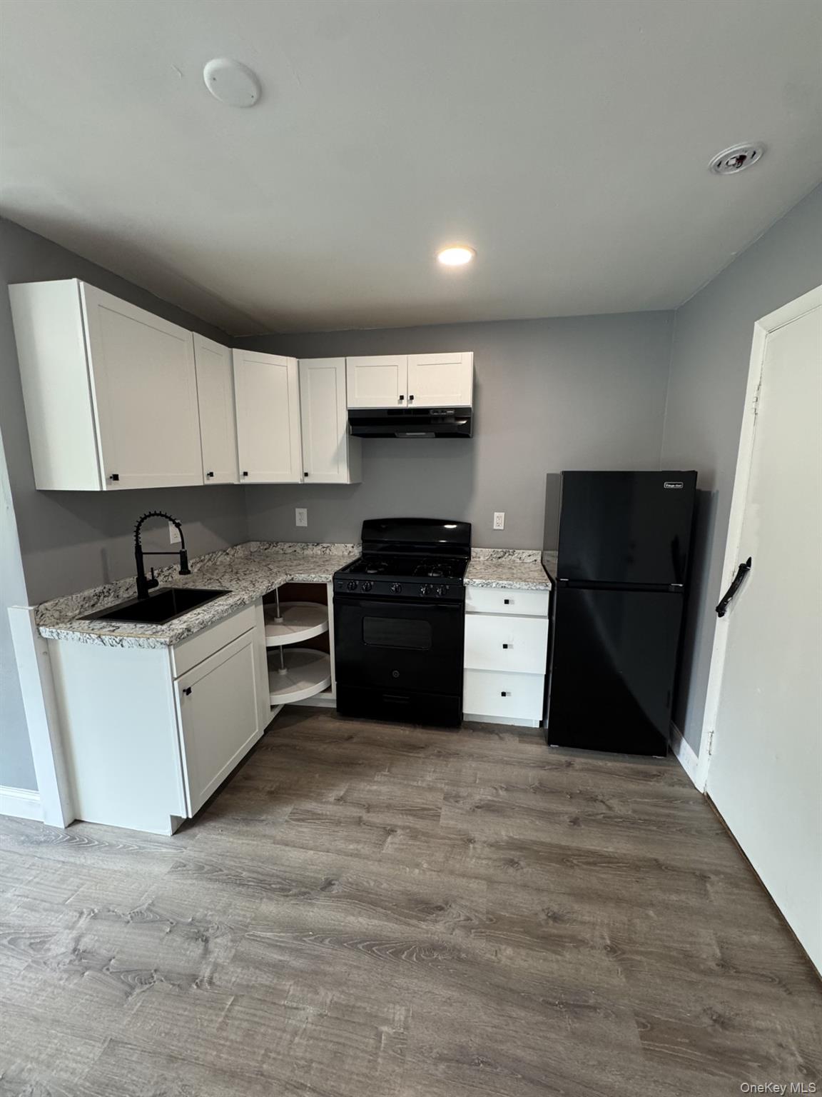 75 South Avenue – For Rent photo 5