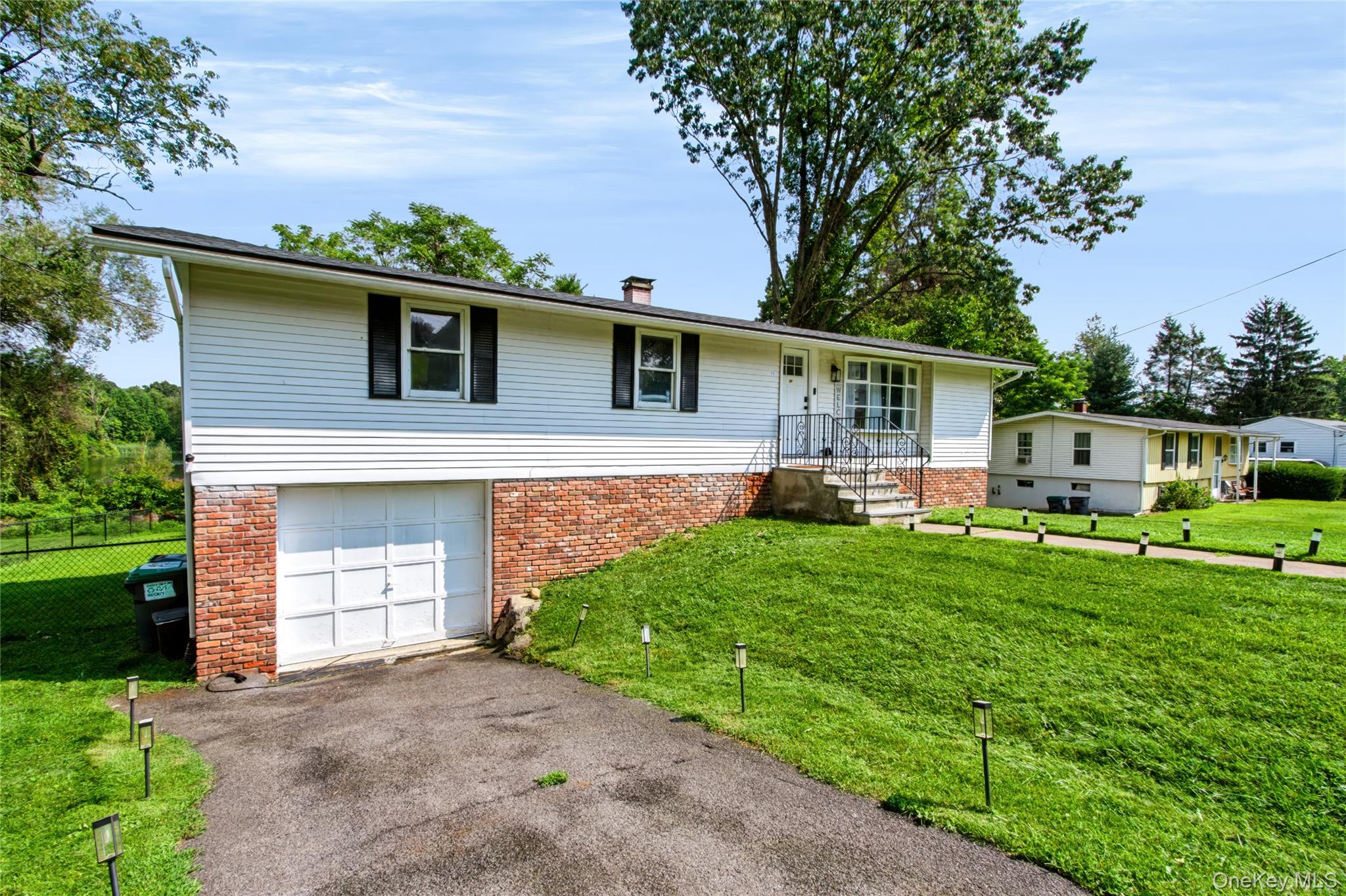 20 Seneca Lane – For Sale photo 3
