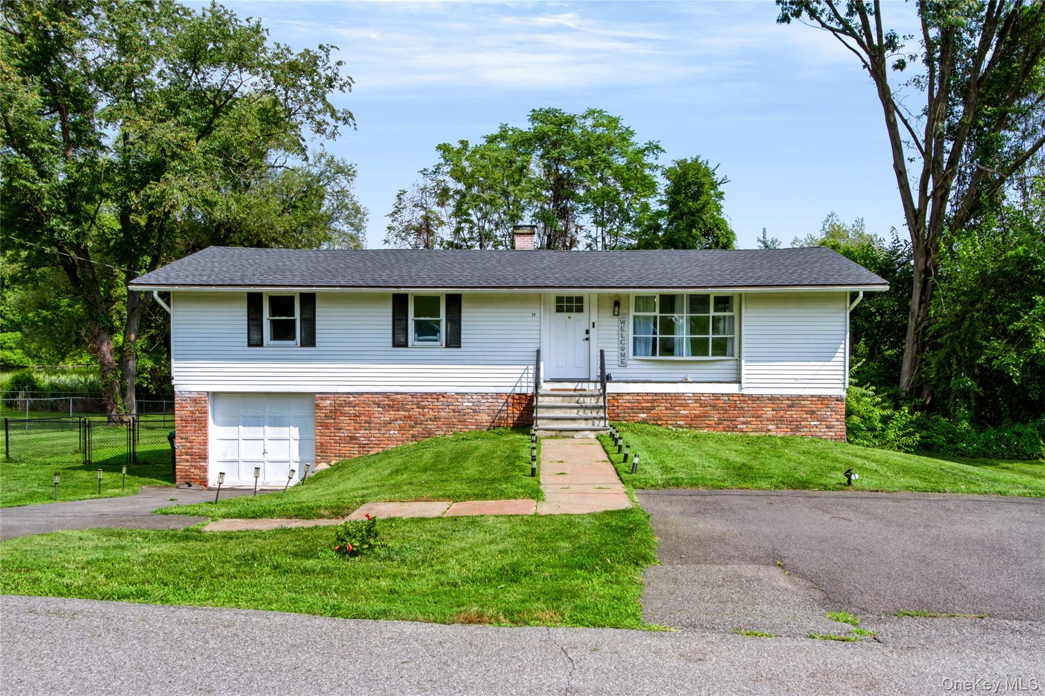 20 Seneca Lane – For Sale photo 2