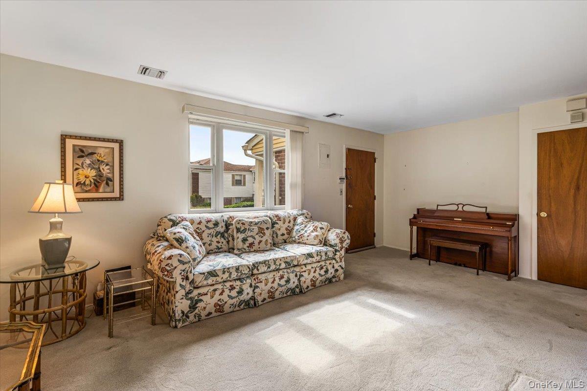 67-71 Cloverdale Lane, Unit 148 photo 6
