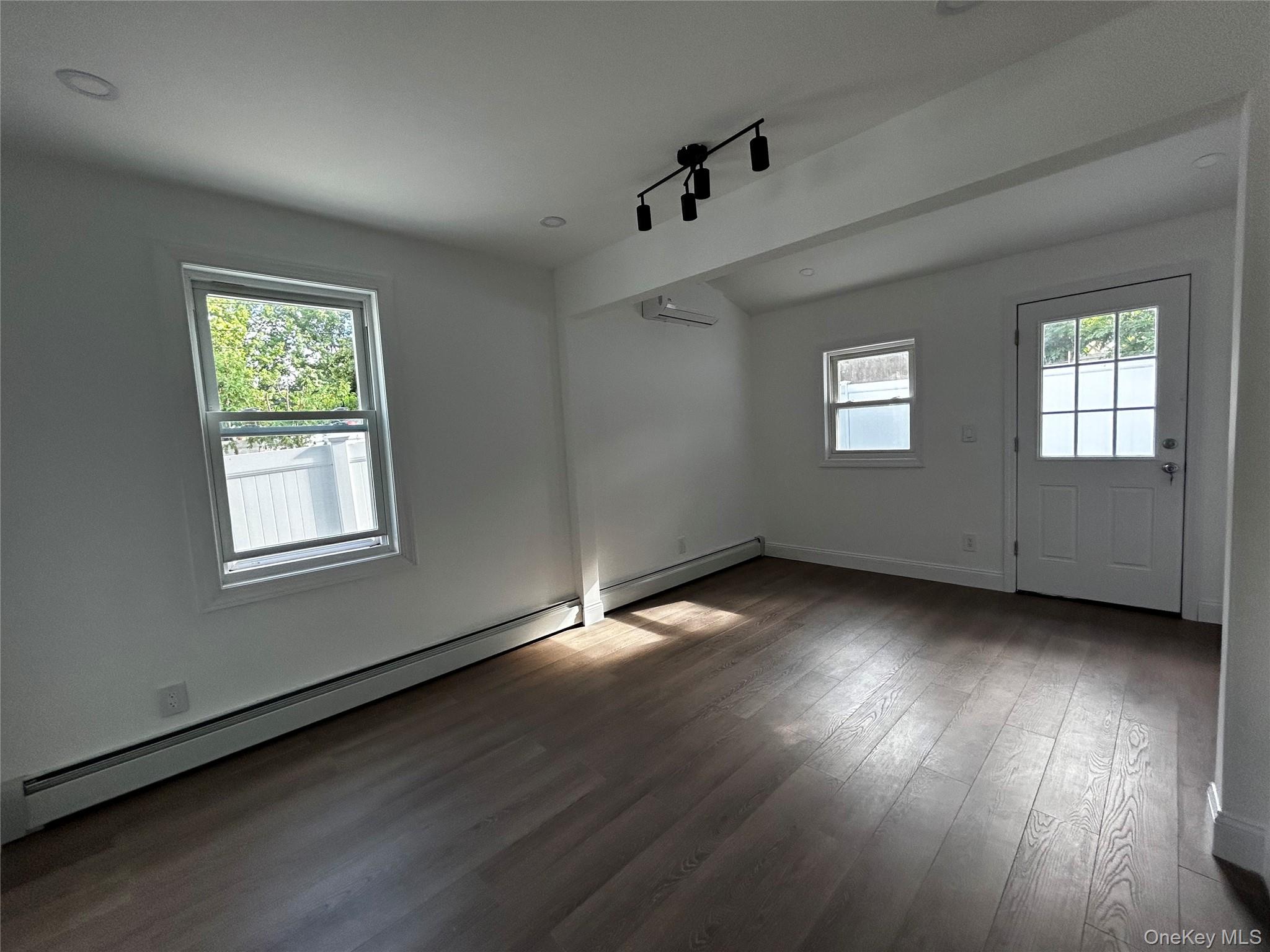 6446 217th Street, Unit 1st Fl+Bas photo 2