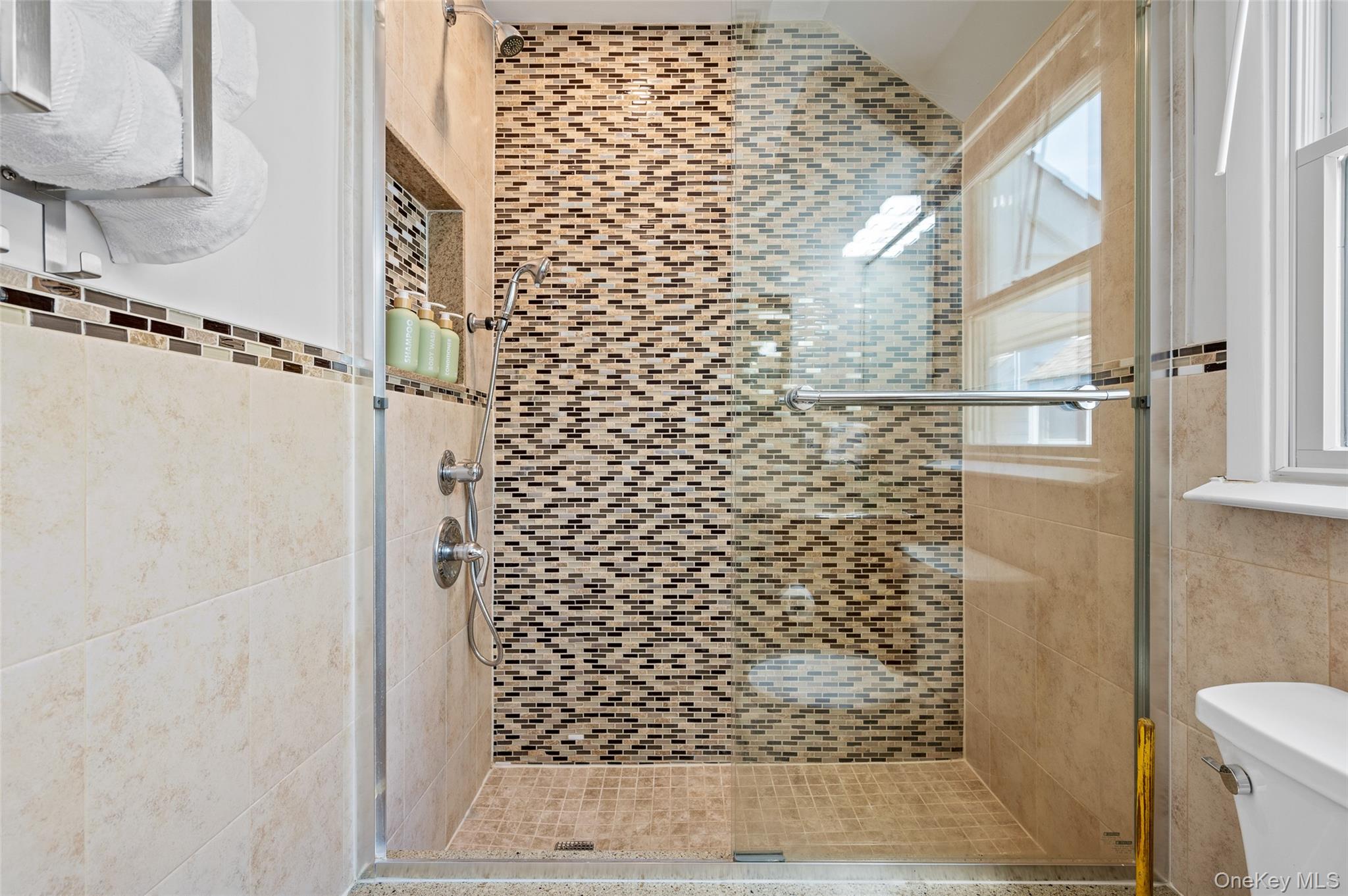 49 Canoe Place Road, Unit 312 photo 7