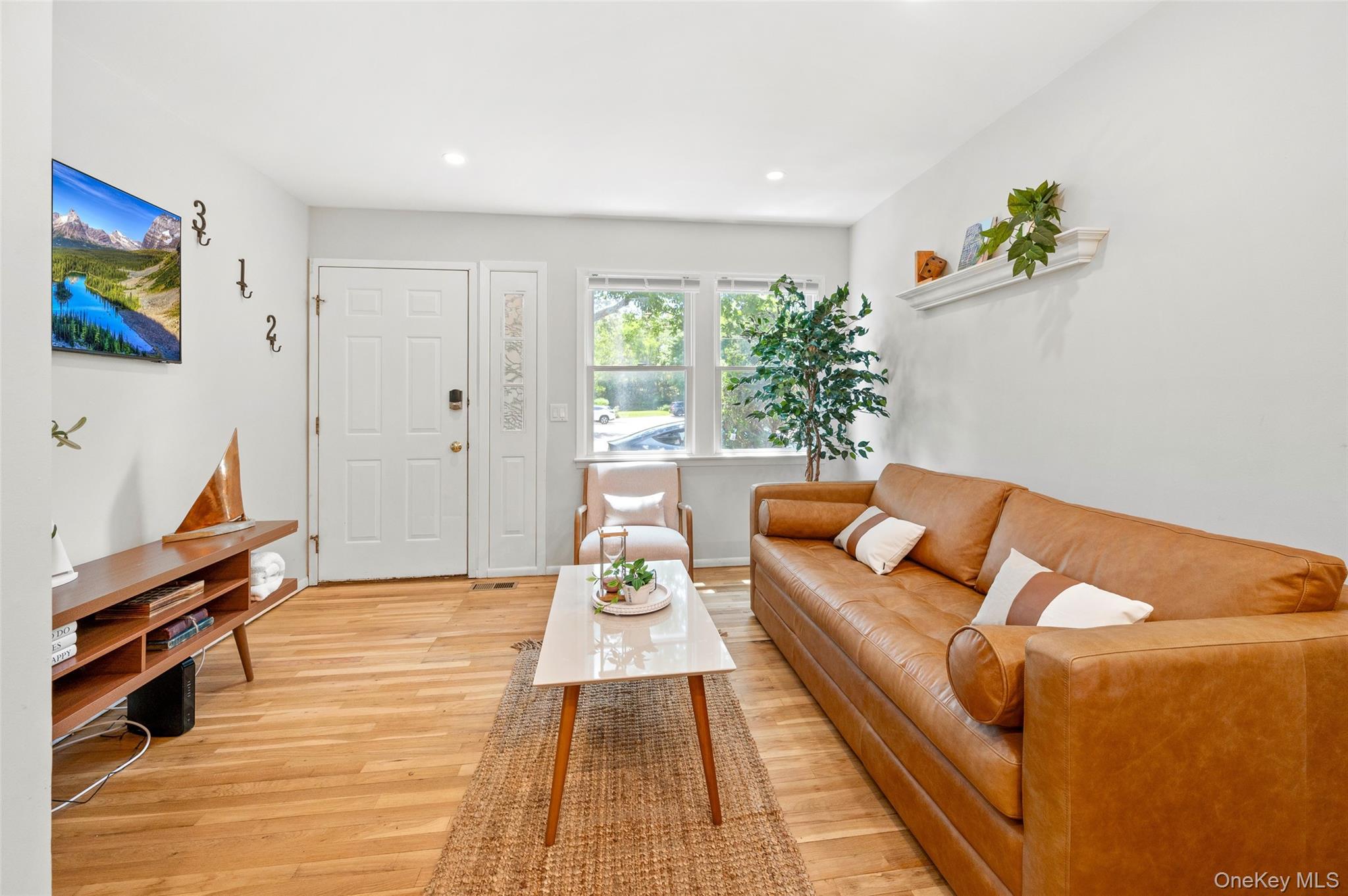 49 Canoe Place Road, Unit 312 photo 2