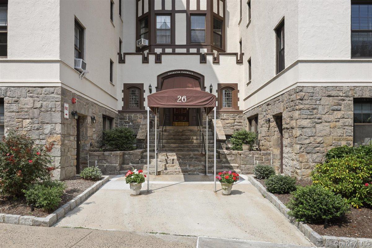26 Pondfield Road W, Unit 3C photo 17