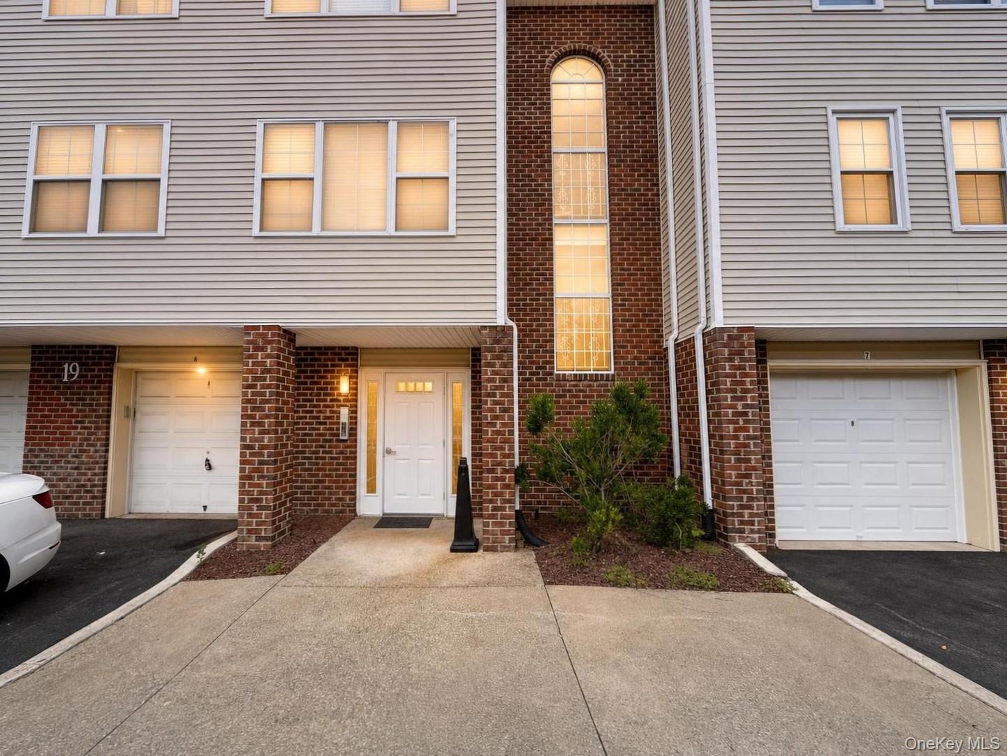 32 Deer Ct Drive – For Rent