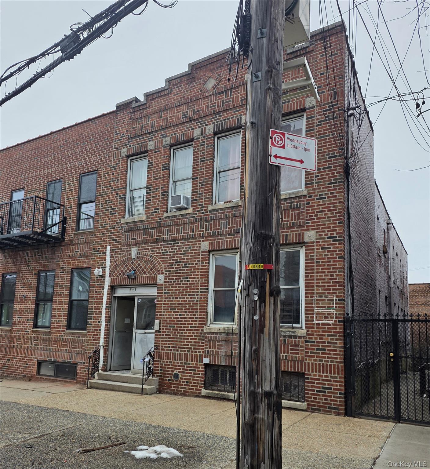 805 Adee Avenue – For Sale