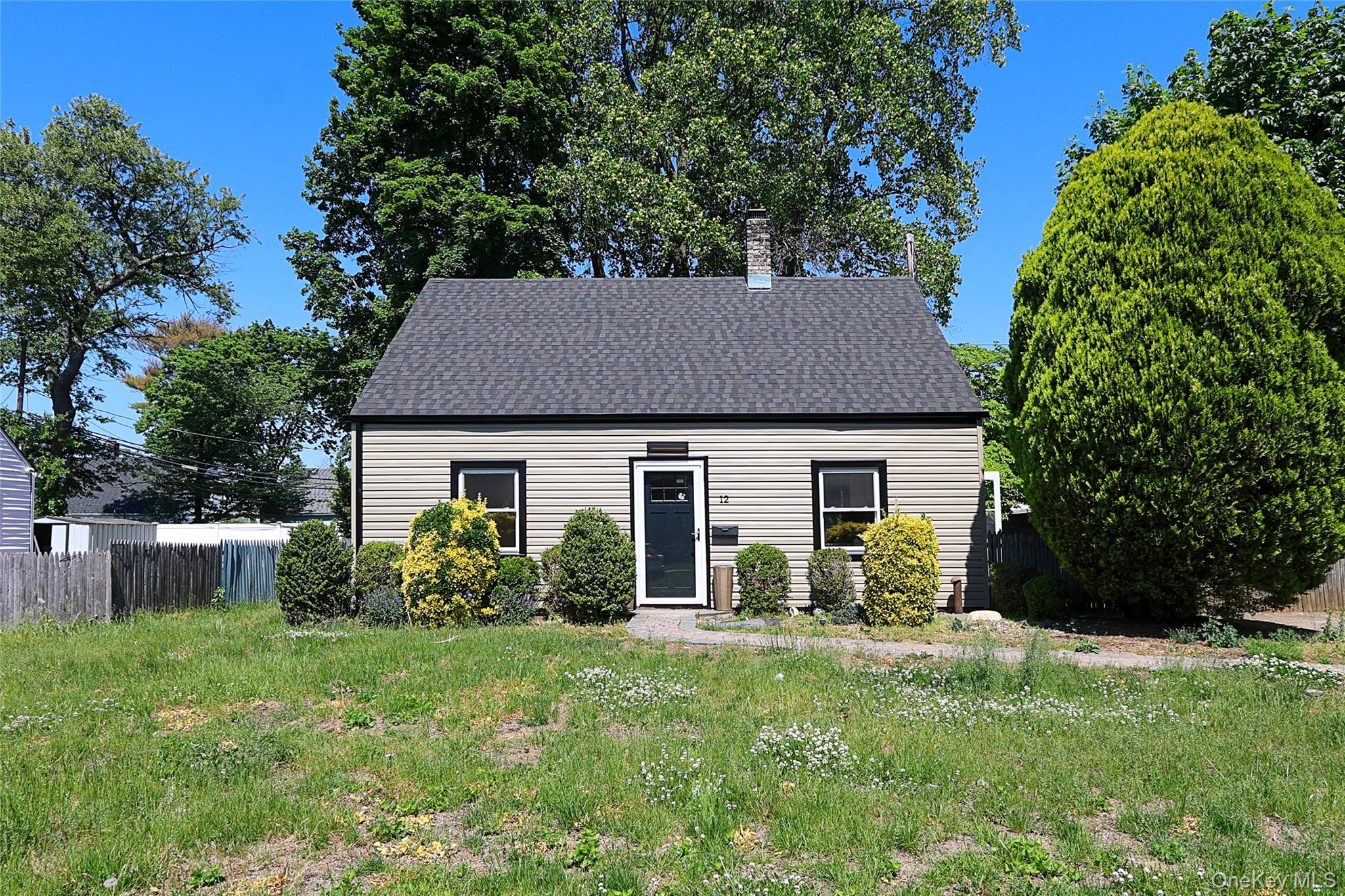 12 Garland Lane – For Sale photo 2