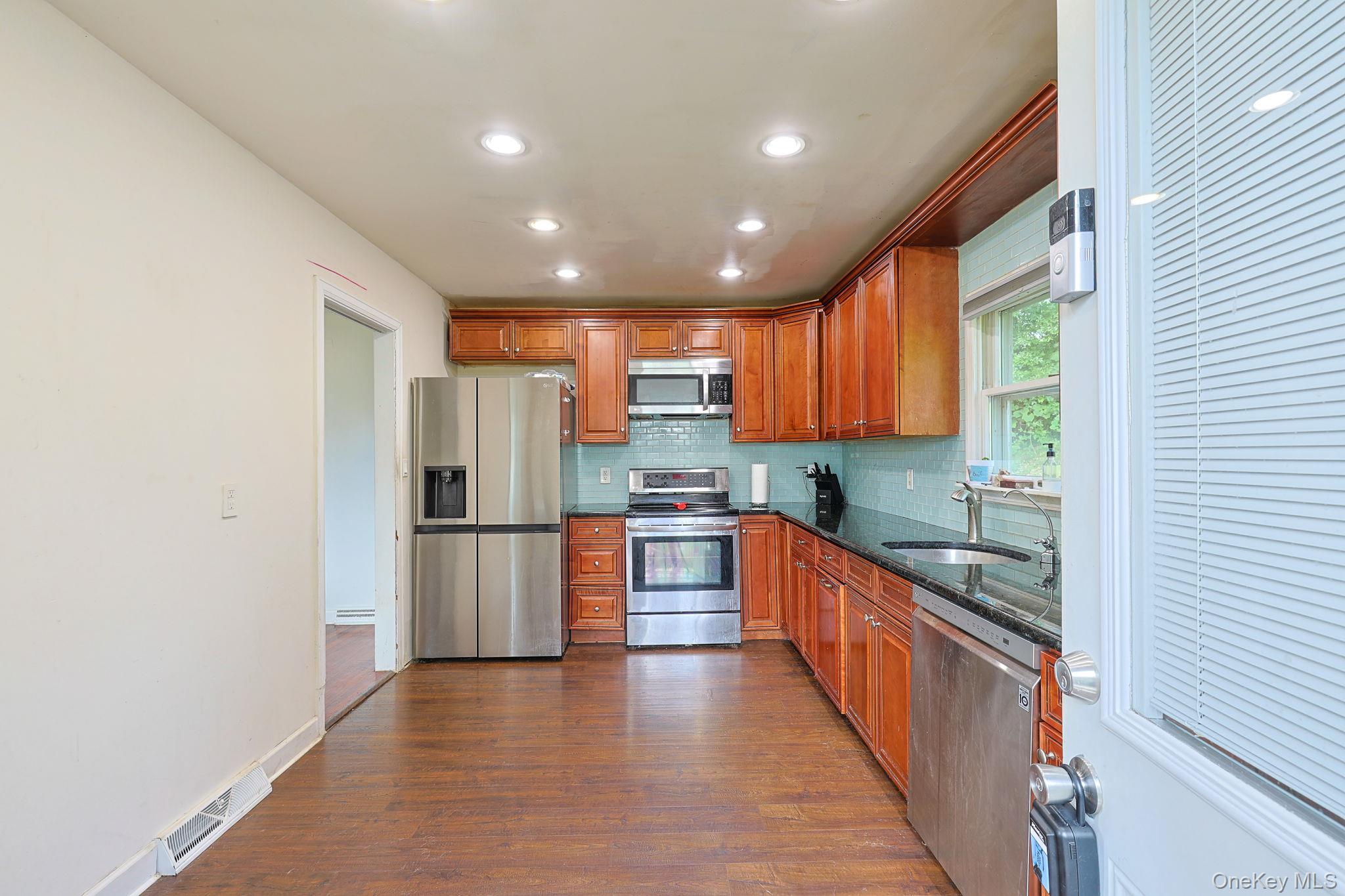 16 Clove Road – For Sale photo 2