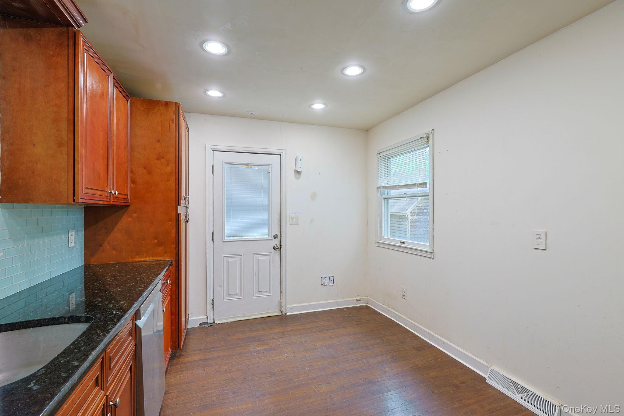 16 Clove Road – For Sale photo 4
