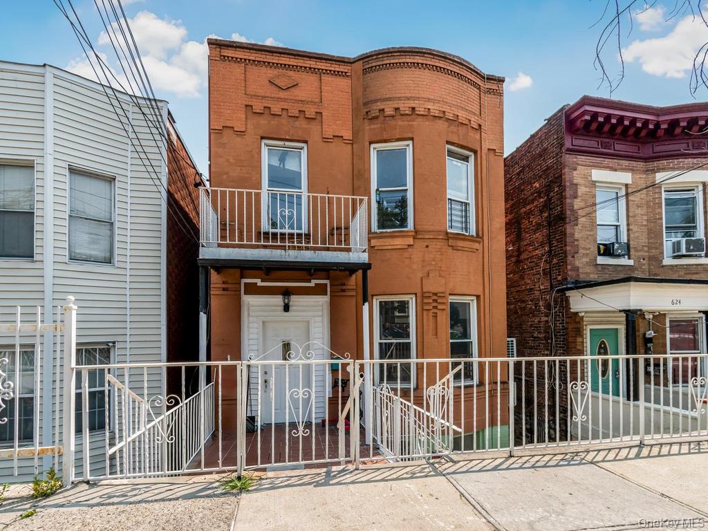 628 Mead Street – For Sale photo 2