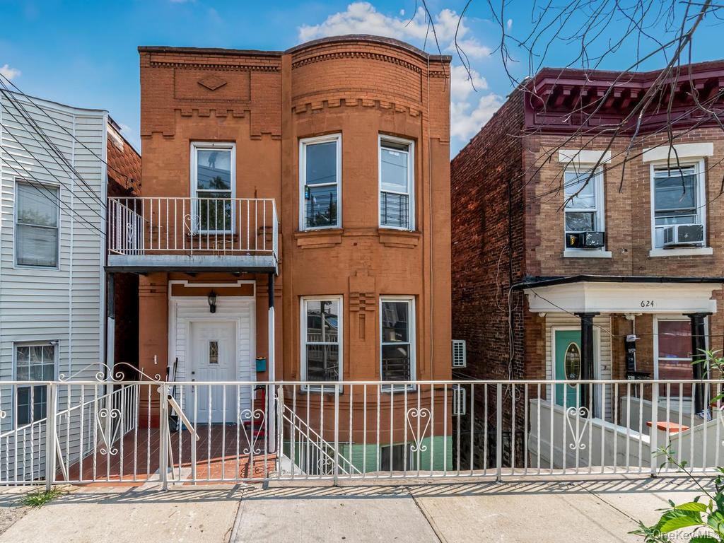 628 Mead Street – For Sale