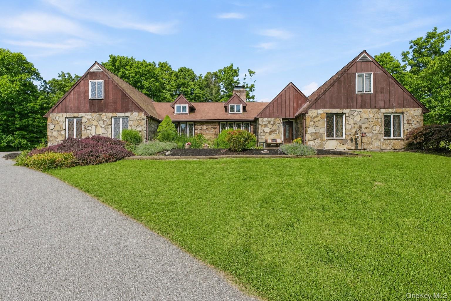 14 Lisa Drive – For Sale photo 2