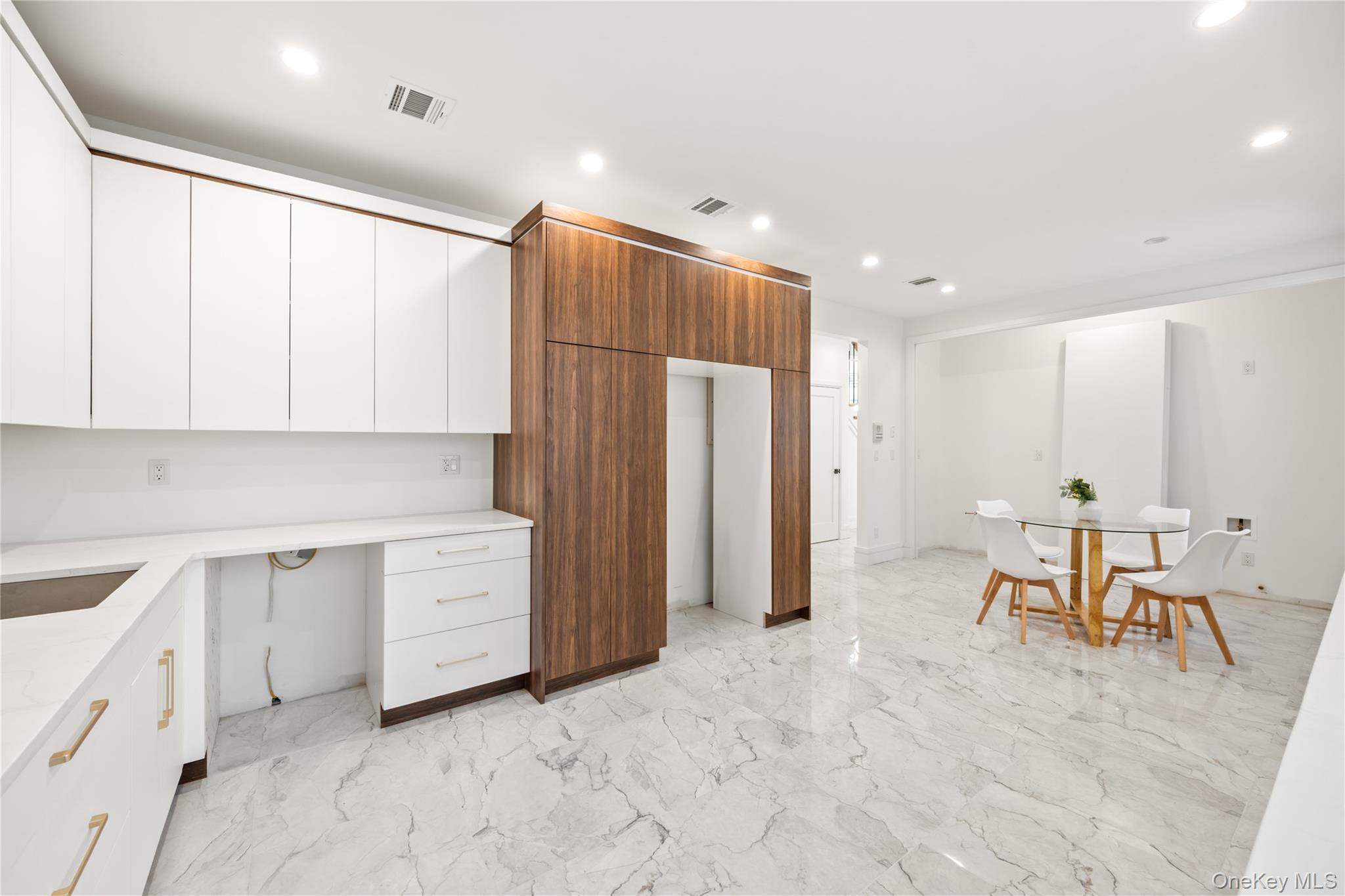 8 Memorial Park Drive – For Sale photo 13