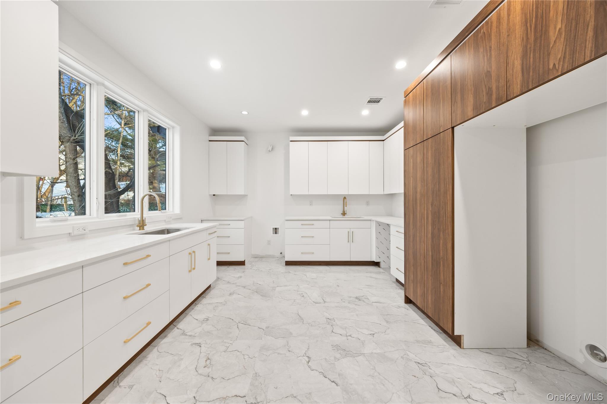 8 Memorial Park Drive – For Sale photo 12