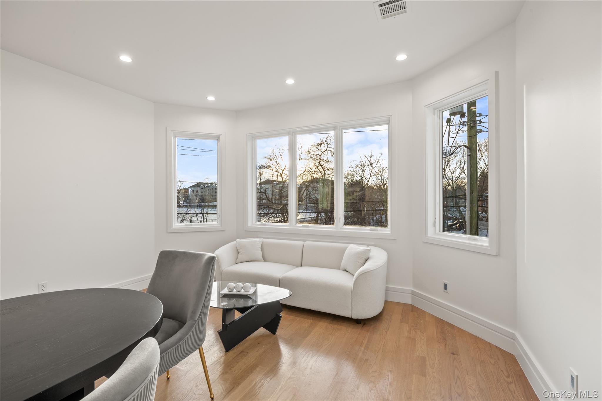 8 Memorial Park Drive – For Sale photo 9