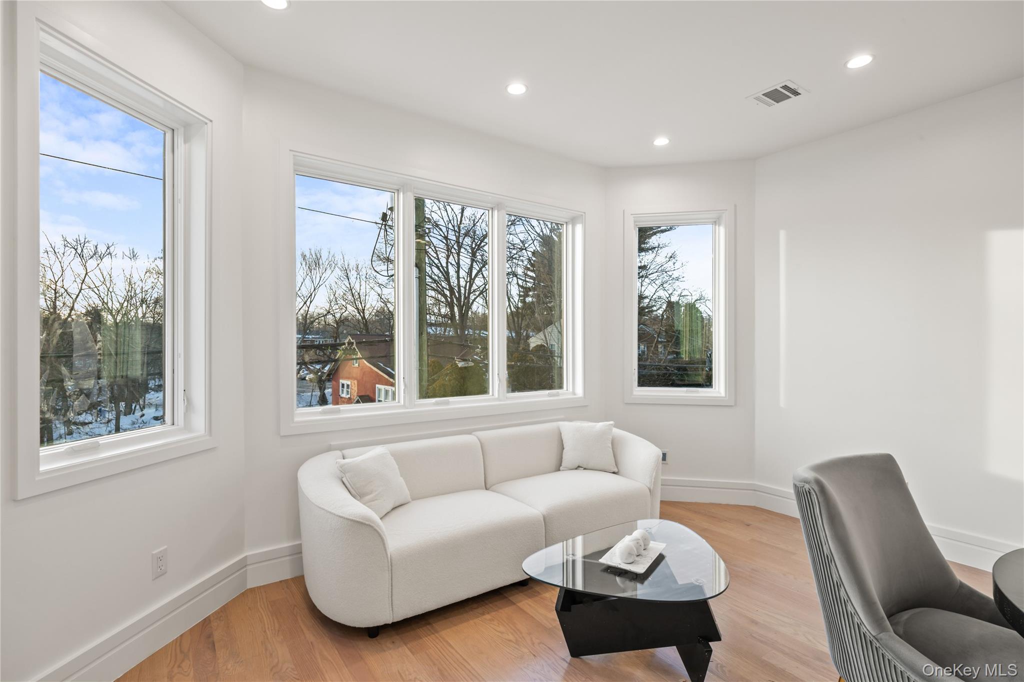 8 Memorial Park Drive – For Sale photo 10