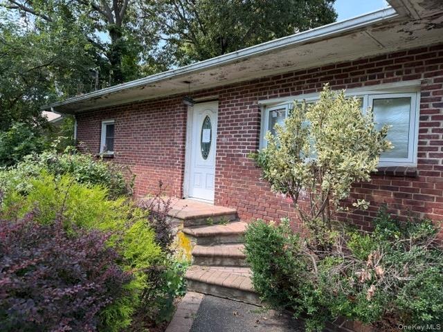 34 Raymond Court – For Sale