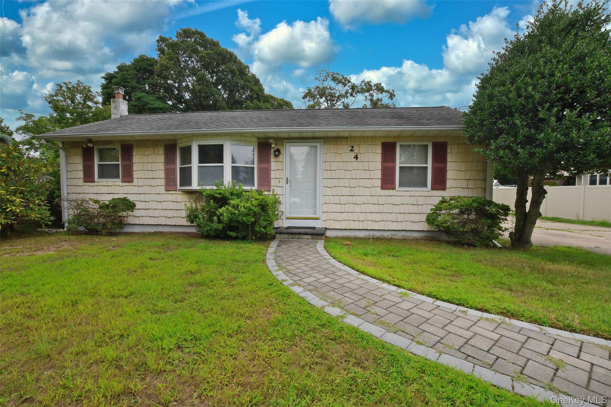 24 Island Boulevard – For Sale