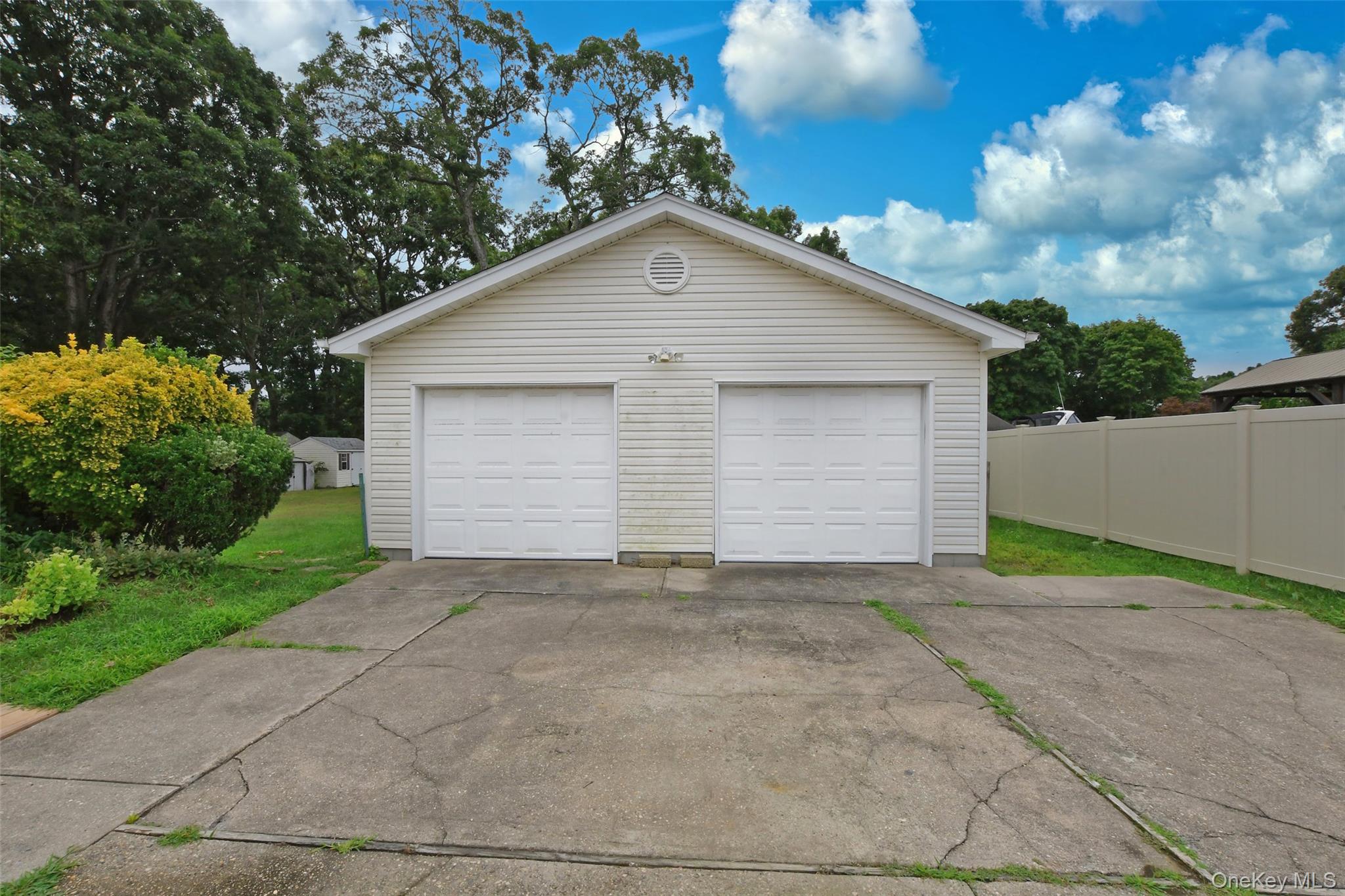 24 Island Boulevard – For Sale photo 16